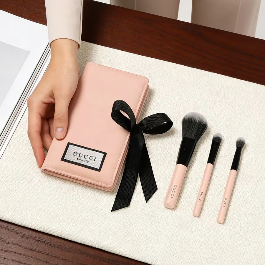 GUCCIs Tasche Make-up-Pinsel-S – Luxury Skincare And Makeup Brands Bewertung und Preis